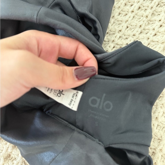 ALO Yoga Gunmetal Set - Leggings and Top - Picture 8 of 8